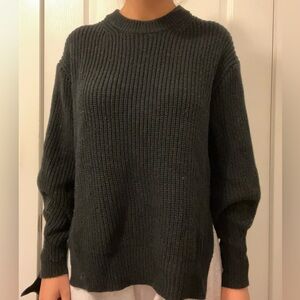 DYNAMITE OVERSIZED SWEATER SIZE XS